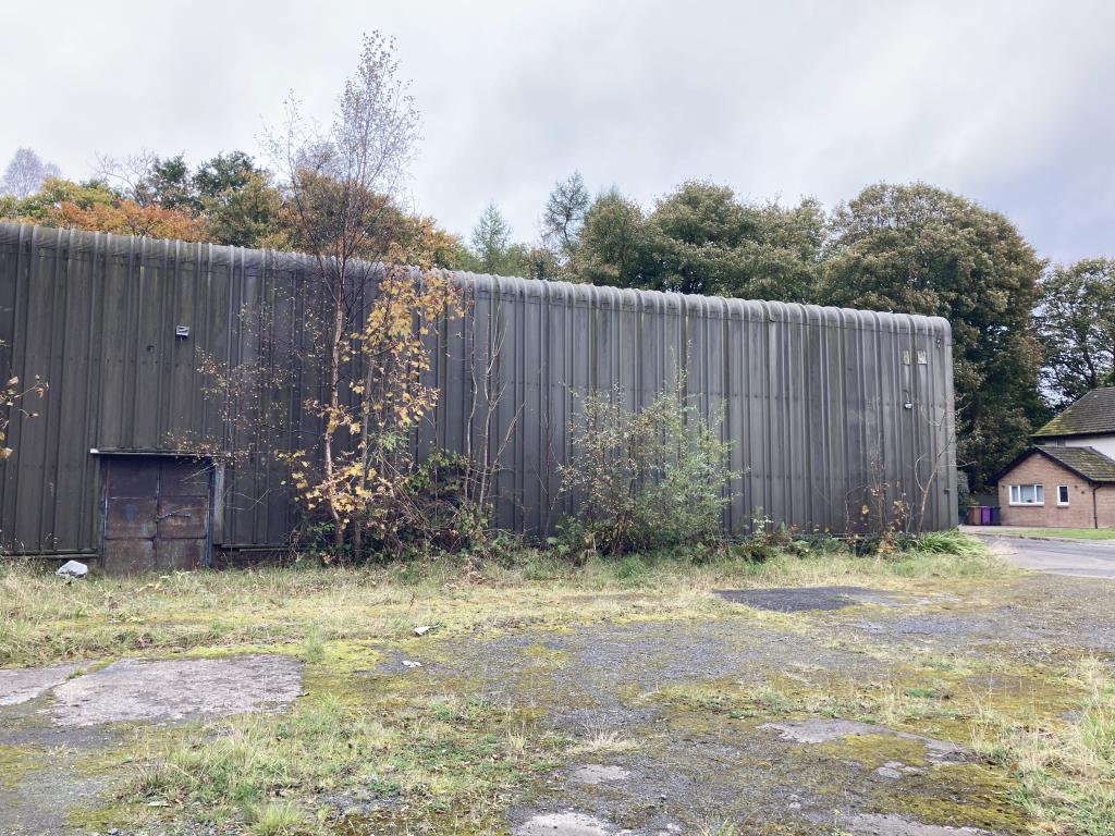Lot: 29 - LAND WITH DEVELOPMENT POTENTIAL - The land and Garage may offer potential for residential development